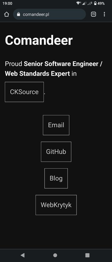 Strona Comandeer.pl otwarta na telefonie – na górze ekranu znajduje się systemowy pasek powiadomień, poniżej pasek adresu przeglądarki, niżej sama strona internetowa, a na samym dole systemowy pasek nawigacyjny.